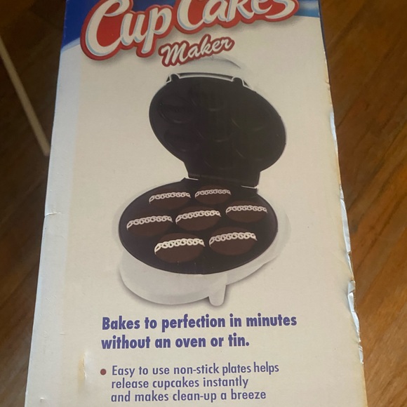 Hostess Cupcake and Twinkie Maker - Picture 3 of 6